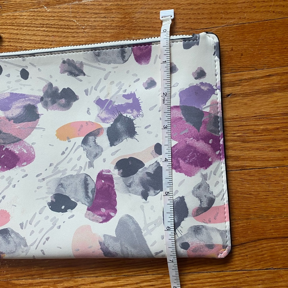 NWOT ‘A new day’ Vegan clutch wristlet, white floral purple - Picture 3 of 4